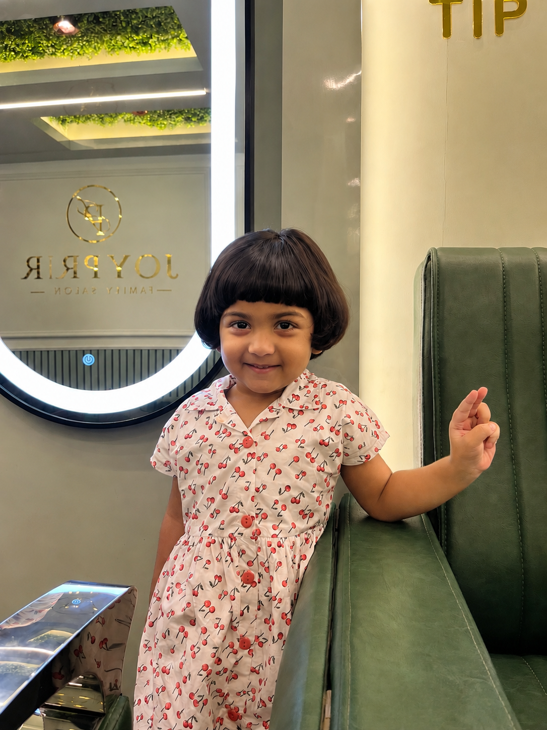 Reception and waiting lounge at Joyprit Family Salon